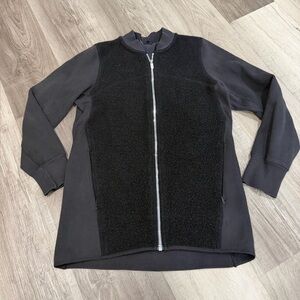 Lululemon jacket Women’s Size 6 Sherpa Stand Out Bomber full Zipper Black
